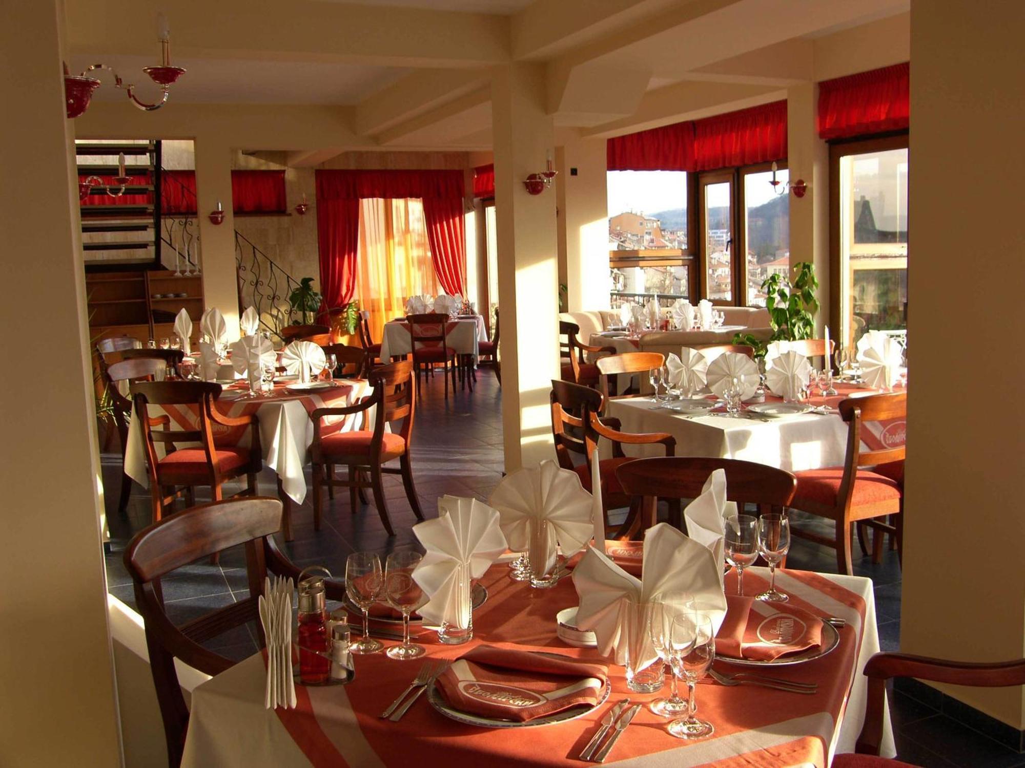 Meridian Hotel Bolyarski Велико-Тирново Ресторан фото